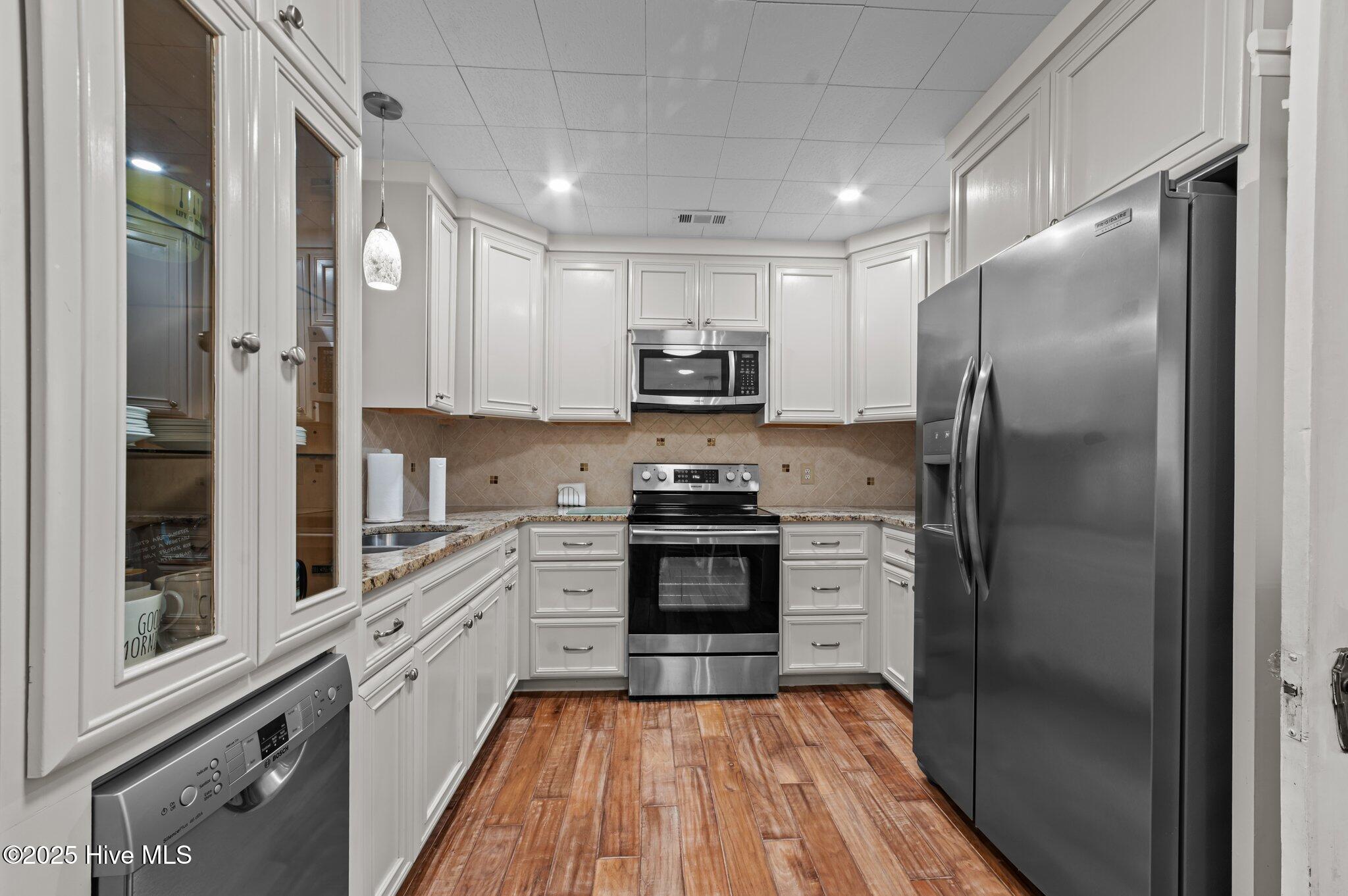 109 Edgewater Beach Road Washington, NC 27889 - Photo 9 of 70 33-web-or-mls-LHV_5542