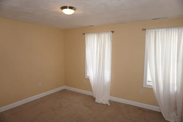 $3,200 | 118 Smith Street, Unit 118, Lowell, MA 01851