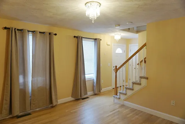 $3,200 | 118 Smith Street, Unit 118, Lowell, MA 01851