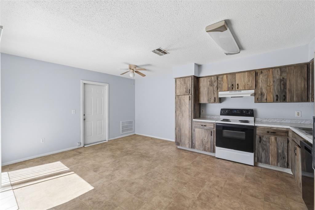 1284 London Avenue Spring Hill, FL 34606 - Photo 4 of 40