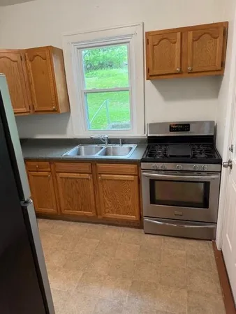 $1,250 | 810 5th Avenue, Coraopolis, PA 15108