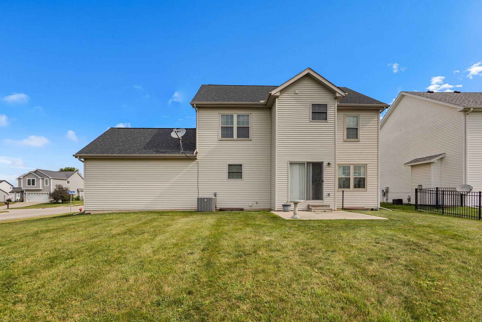 1701 Hunters Ridge Court Mahomet, IL 61853 - Photo 5 of 40 Gallery Image 5