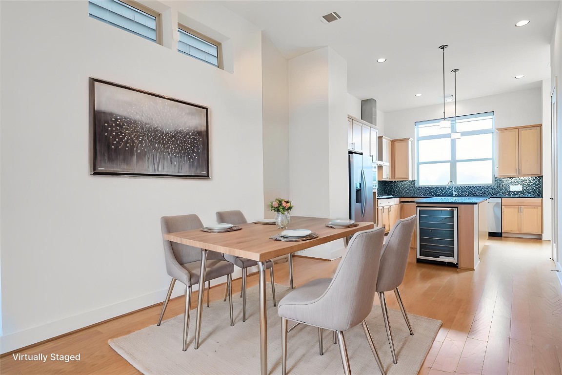 194 Harvard Street Houston, TX 77007 - Photo 14 of 43 Virtually staged dining area on the second level