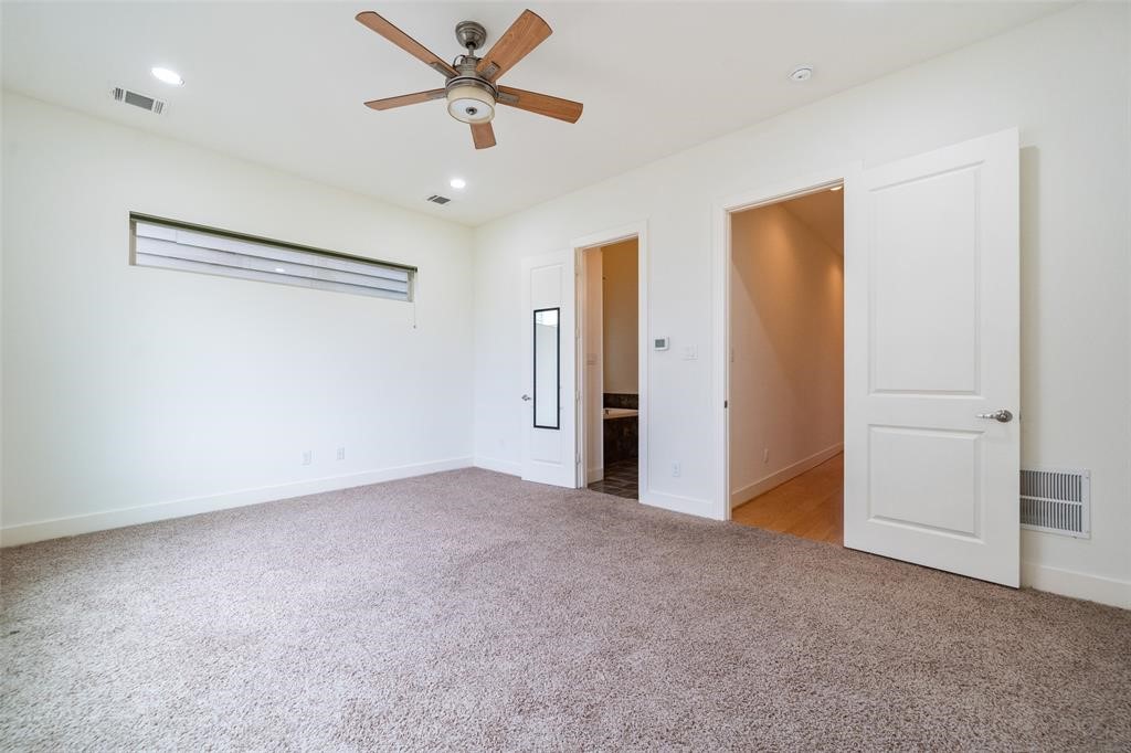 194 Harvard Street Houston, TX 77007 - Photo 22 of 43 a view of an empty room