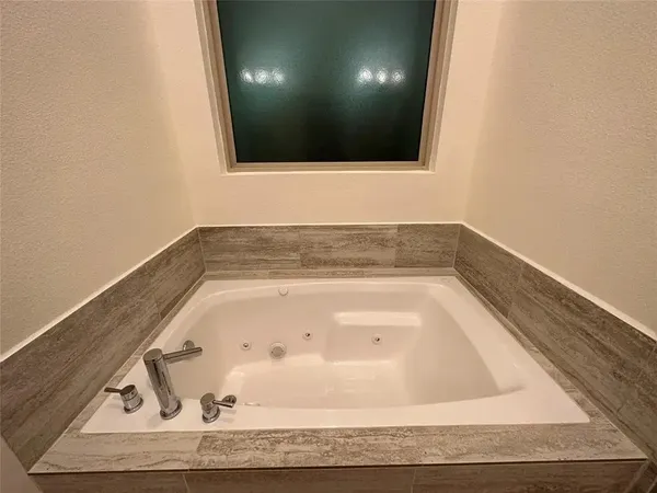 $3,500 | 194 Harvard Street, Houston, TX 77007