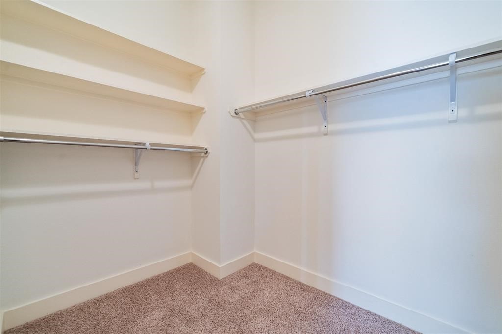 194 Harvard Street Houston, TX 77007 - Photo 30 of 43 a view of an empty walk in closet