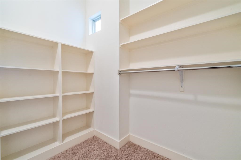 194 Harvard Street Houston, TX 77007 - Photo 31 of 43 a view of an empty walk in closet