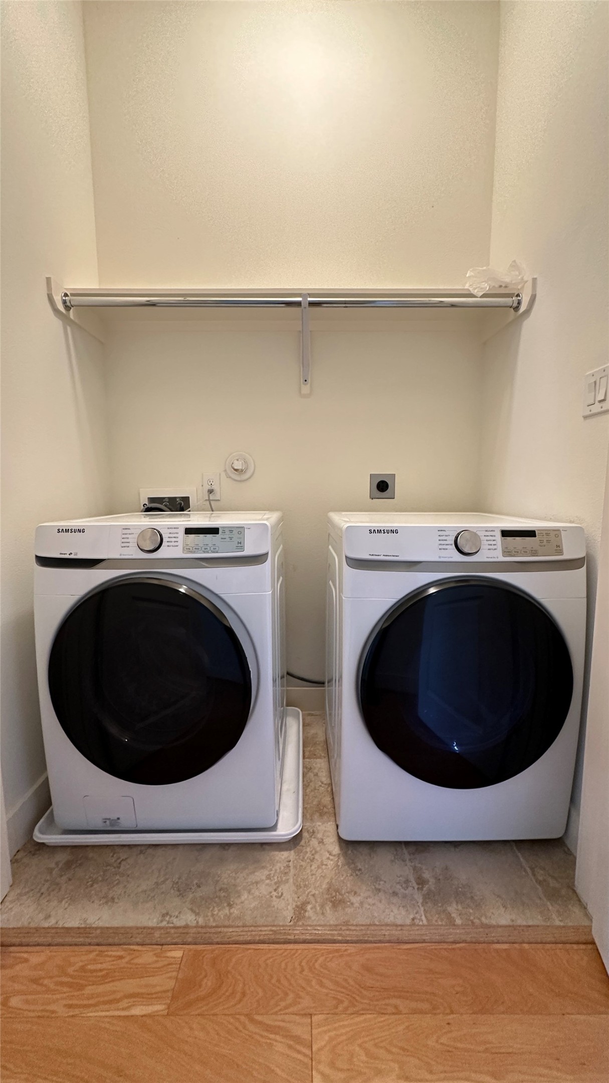 194 Harvard Street Houston, TX 77007 - Photo 37 of 43 a utility room with sink dryer and washer