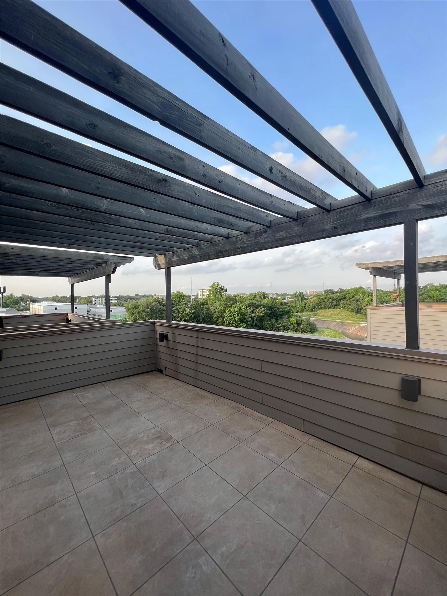 194 Harvard Street Houston, TX 77007 - Photo 39 of 43 a view of outdoor space with seating