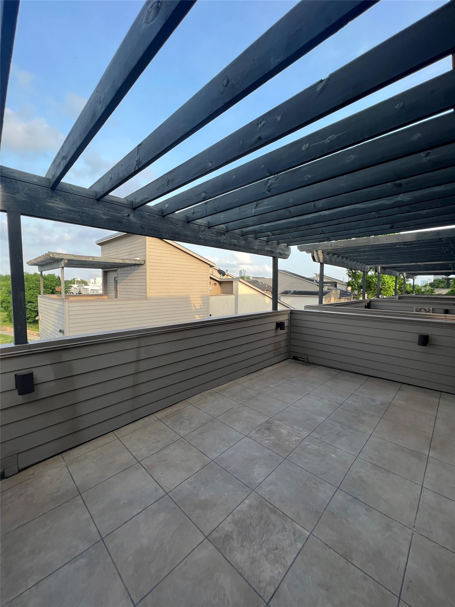 194 Harvard Street Houston, TX 77007 - Photo 41 of 43 a view of parking garage