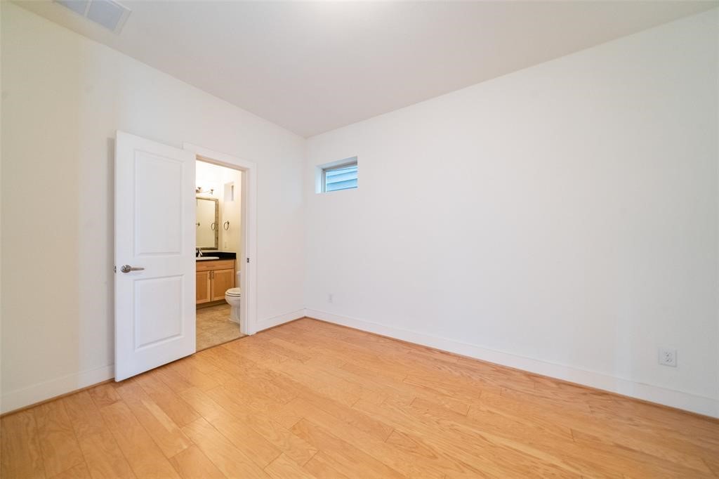 194 Harvard Street Houston, TX 77007 - Photo 5 of 43