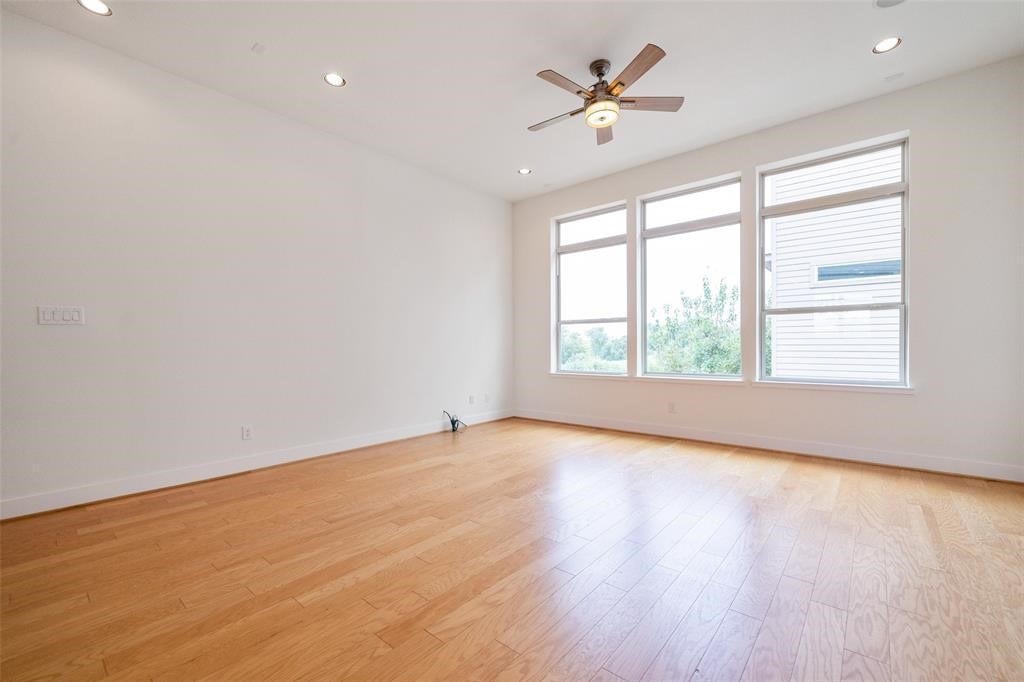 194 Harvard Street Houston, TX 77007 - Photo 10 of 43 wooden floor in an empty room with a window