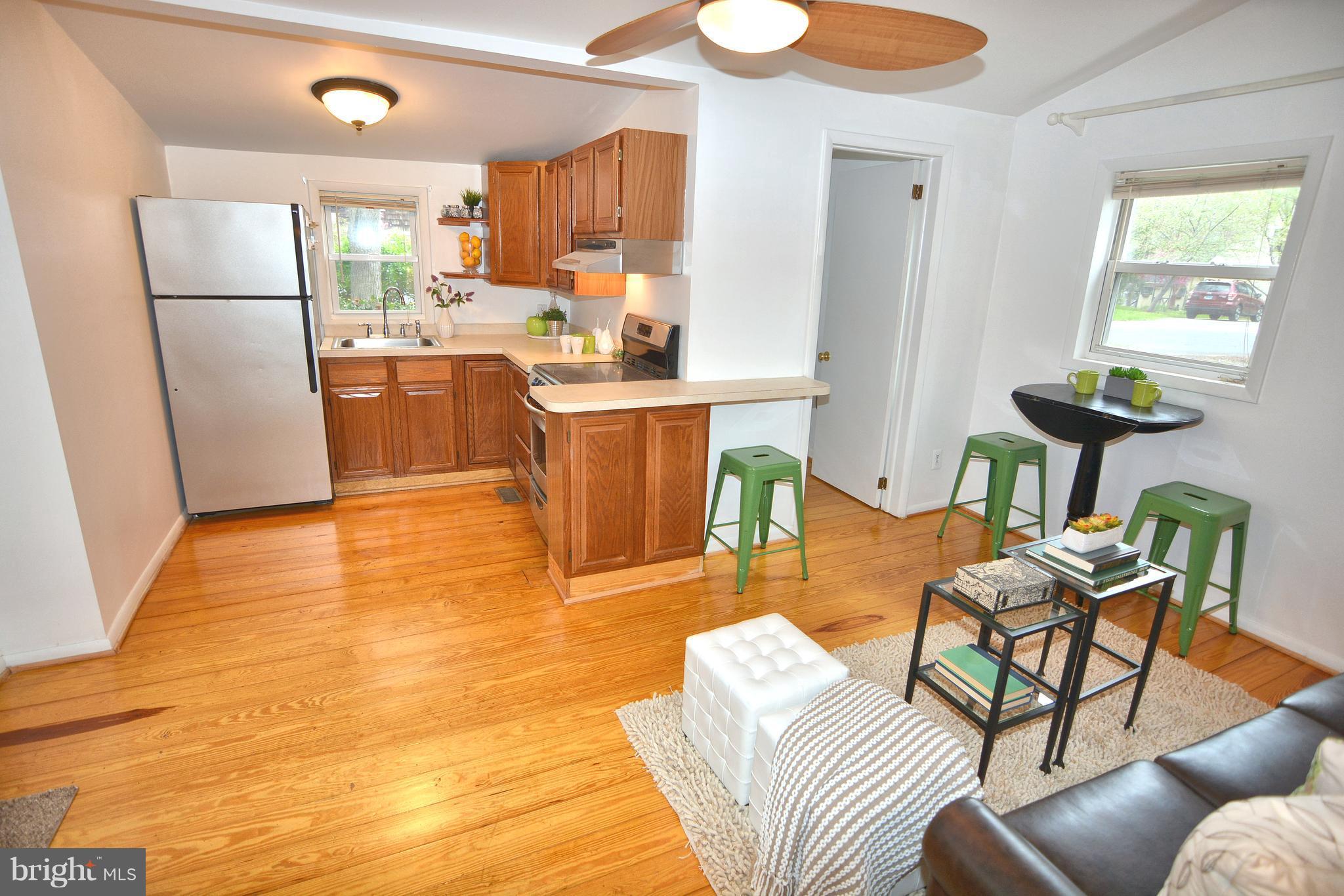405 Kyle Road Crownsville, MD 21032 - Photo 2 of 30 Living Room