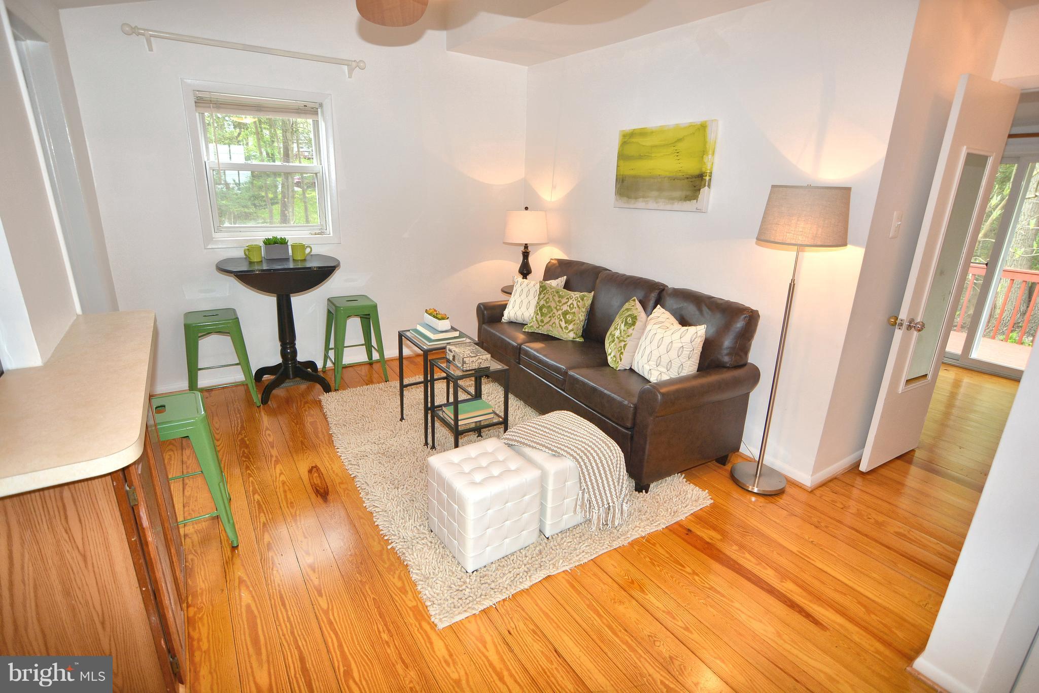 405 Kyle Road Crownsville, MD 21032 - Photo 3 of 30 Living Room
