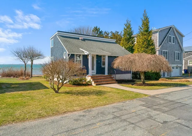 $849,000 | 15 Bayview Avenue, Fairhaven, MA 02719