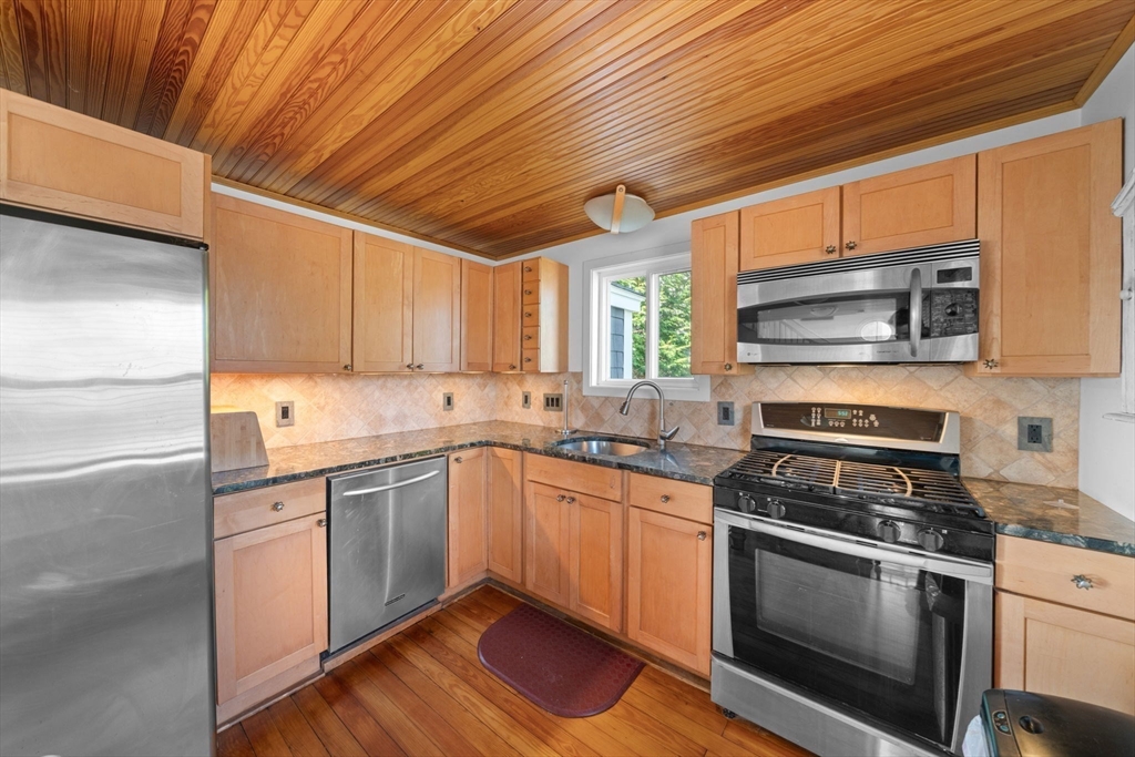 15 Bayview Avenue Fairhaven, MA 02719 - Photo 13 of 21