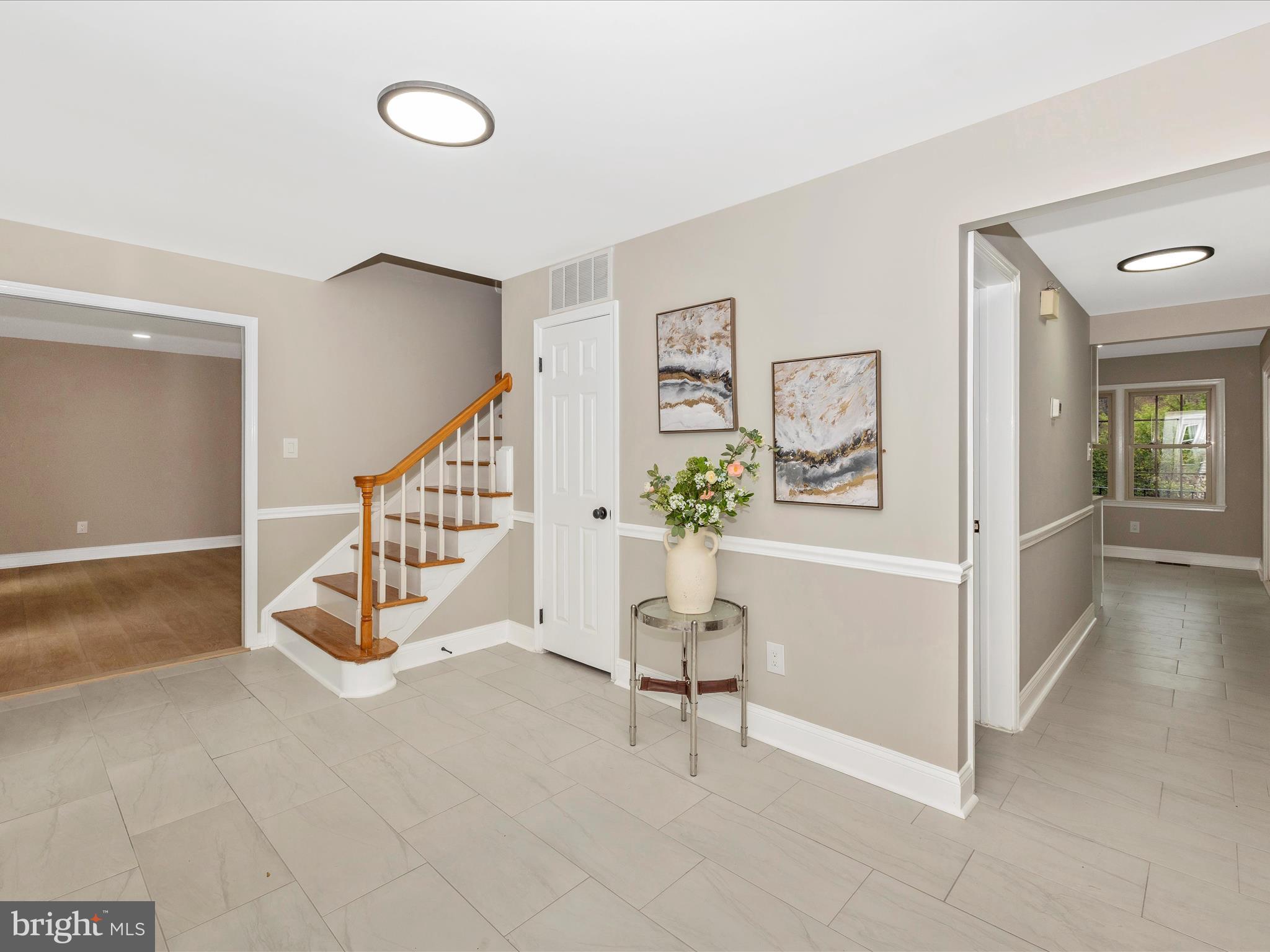 9317 Reach Road Potomac, MD 20854 - Photo 4 of 59 Foyer