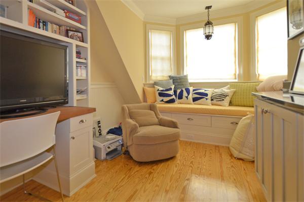 575 Tuckerman Avenue, Unit P Middletown, RI 02842 - Photo 27 of 30 a bathroom with a sink a mirror and a bathtub
