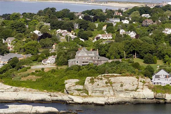 575 Tuckerman Avenue, Unit P Middletown, RI 02842 - Photo 30 of 30 a view of a lake with houses