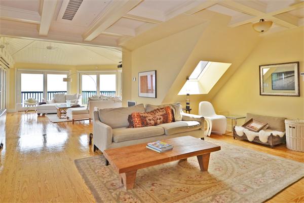 575 Tuckerman Avenue, Unit P Middletown, RI 02842 - Photo 9 of 30 a living room with furniture and a table