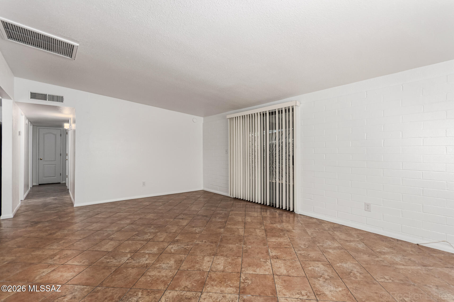 17 East Los Reales Road Tucson, AZ 85756 - Photo 8 of 27 a view of an empty room