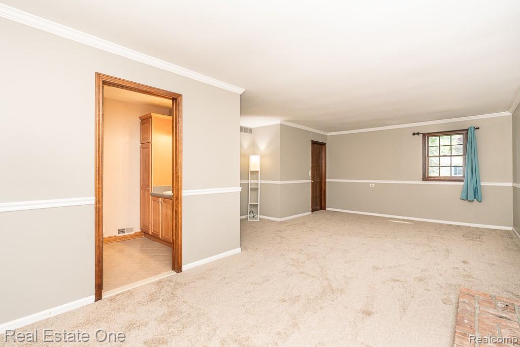 1377 Barneswood Lane Rochester, MI 48306 - Photo 30 of 39 1377 Barneswood_MLS-041.jpg