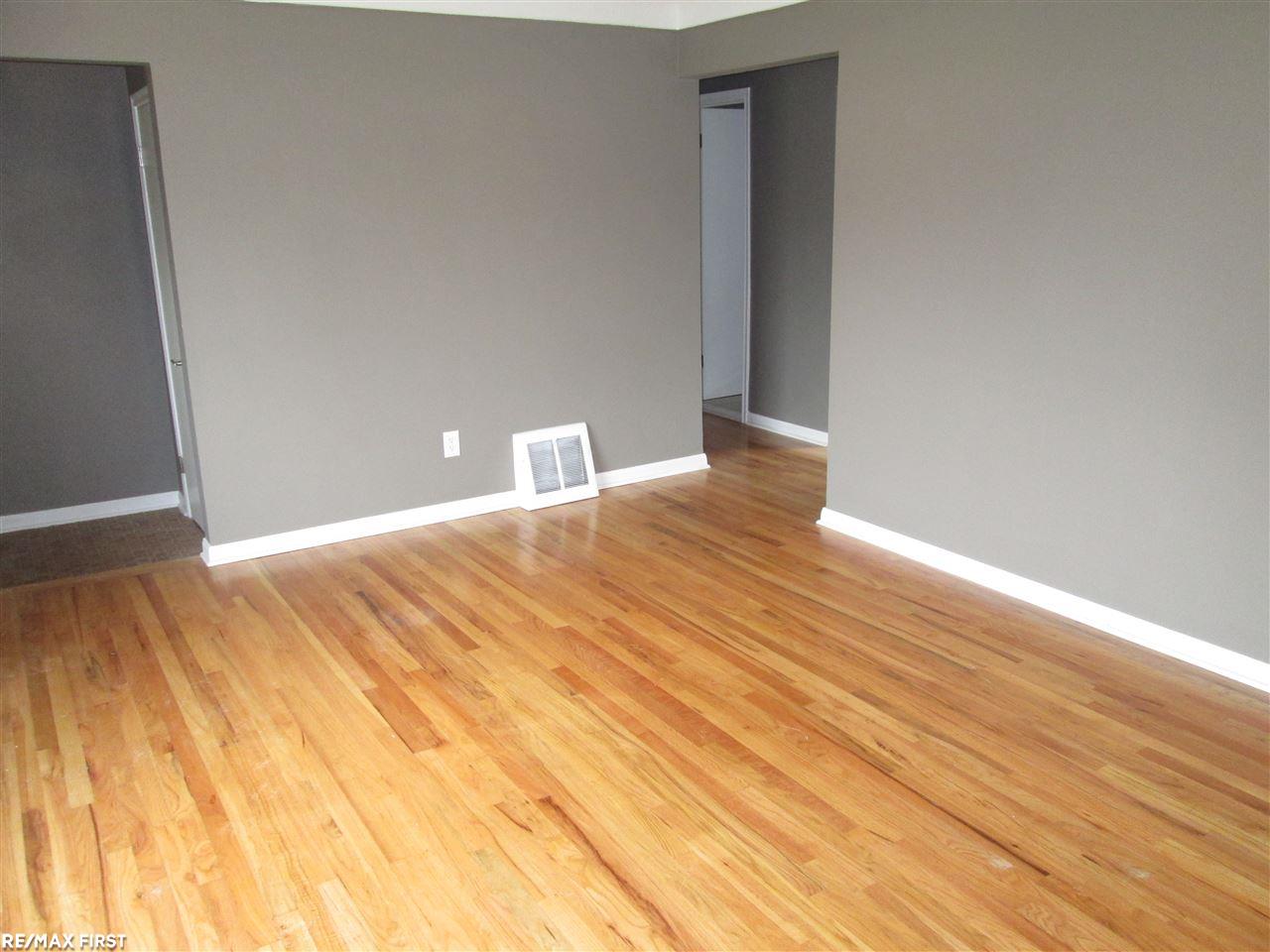 25850 Hayes Road Roseville, MI 48066 - Photo 9 of 24 31320684-8.JPG