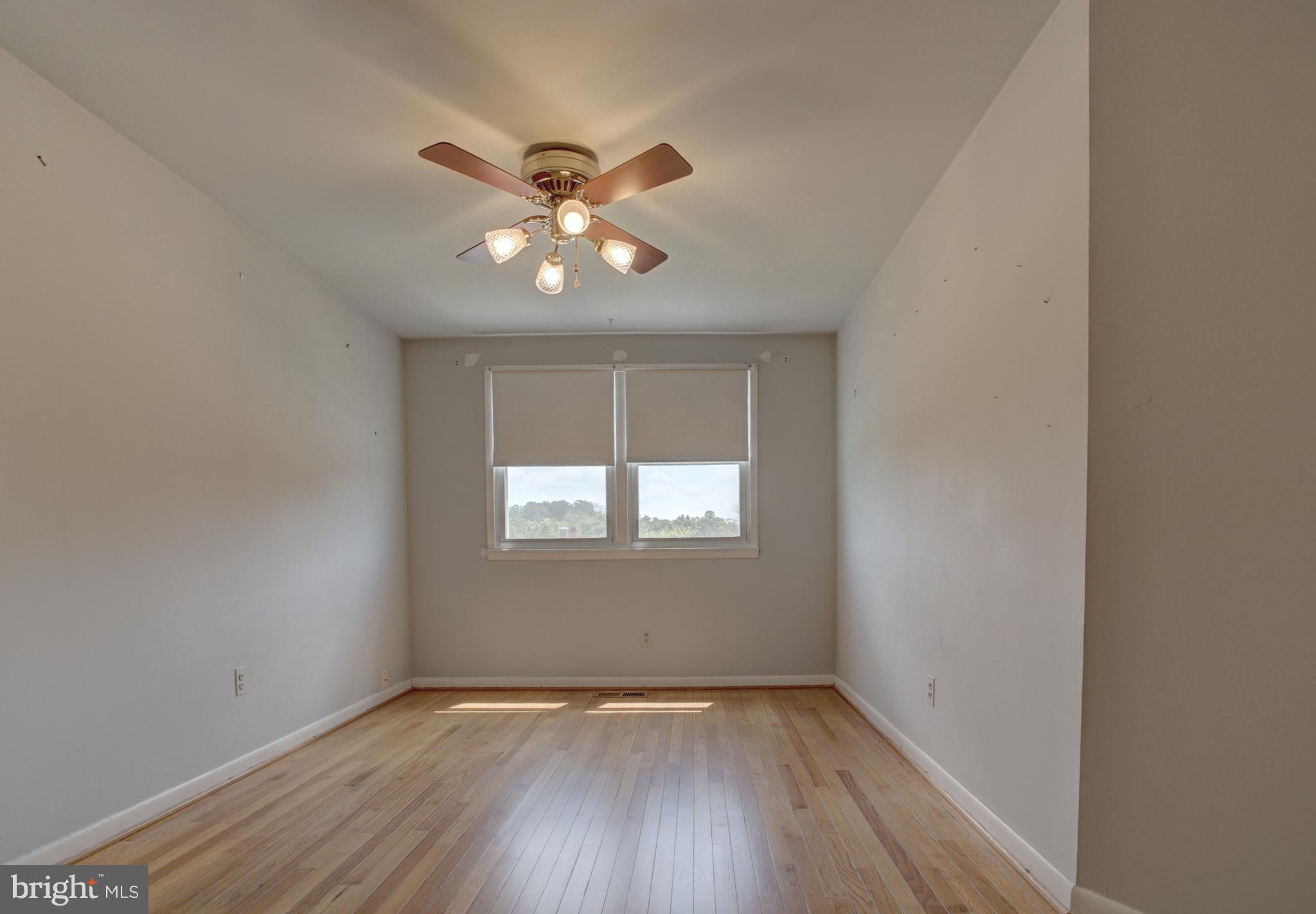 922 Grovehill Road Baltimore, MD 21227 - Photo 14 of 26