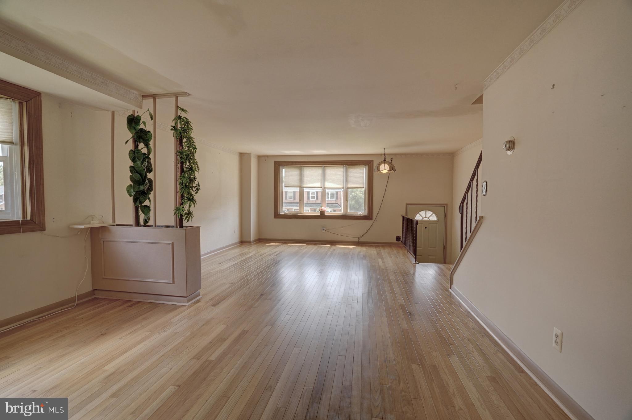 922 Grovehill Road Baltimore, MD 21227 - Photo 3 of 26