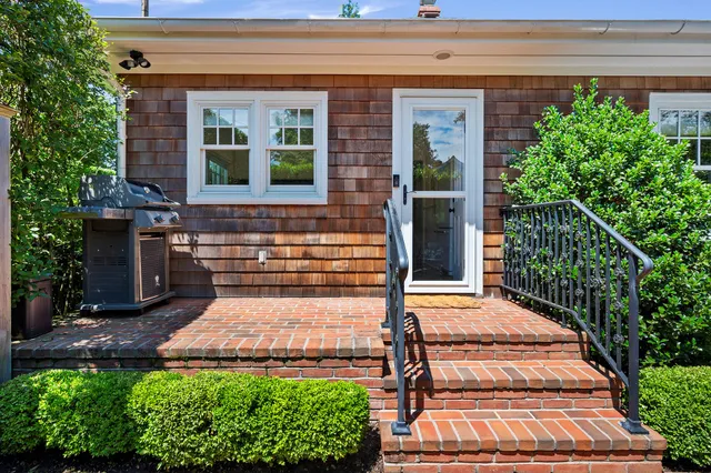 $1,625,000 | 16 Miller Lane, East Hampton, NY 11937