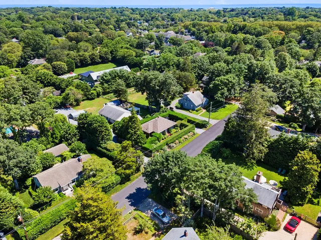 $1,625,000 | 16 Miller Lane, East Hampton, NY 11937