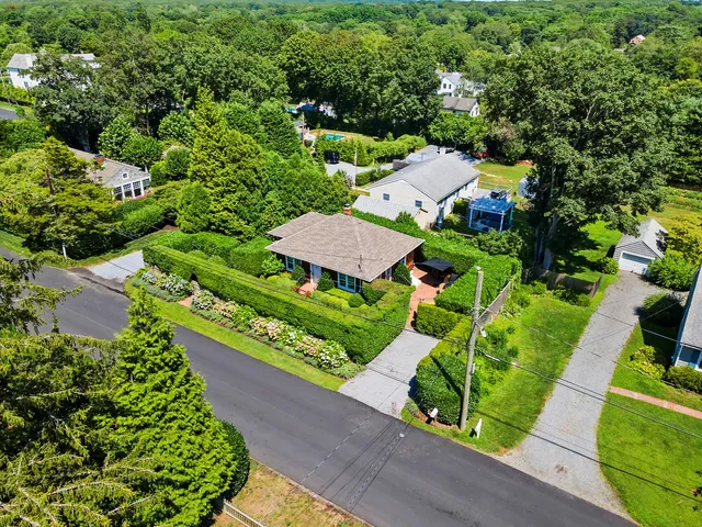 $1,625,000 | 16 Miller Lane, East Hampton, NY 11937