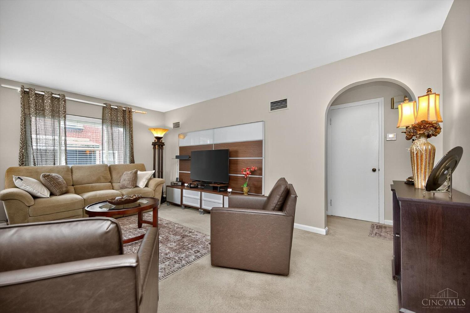 3899 Banks Road Cincinnati, OH 45245 - Photo 6 of 52 Gallery Image 6