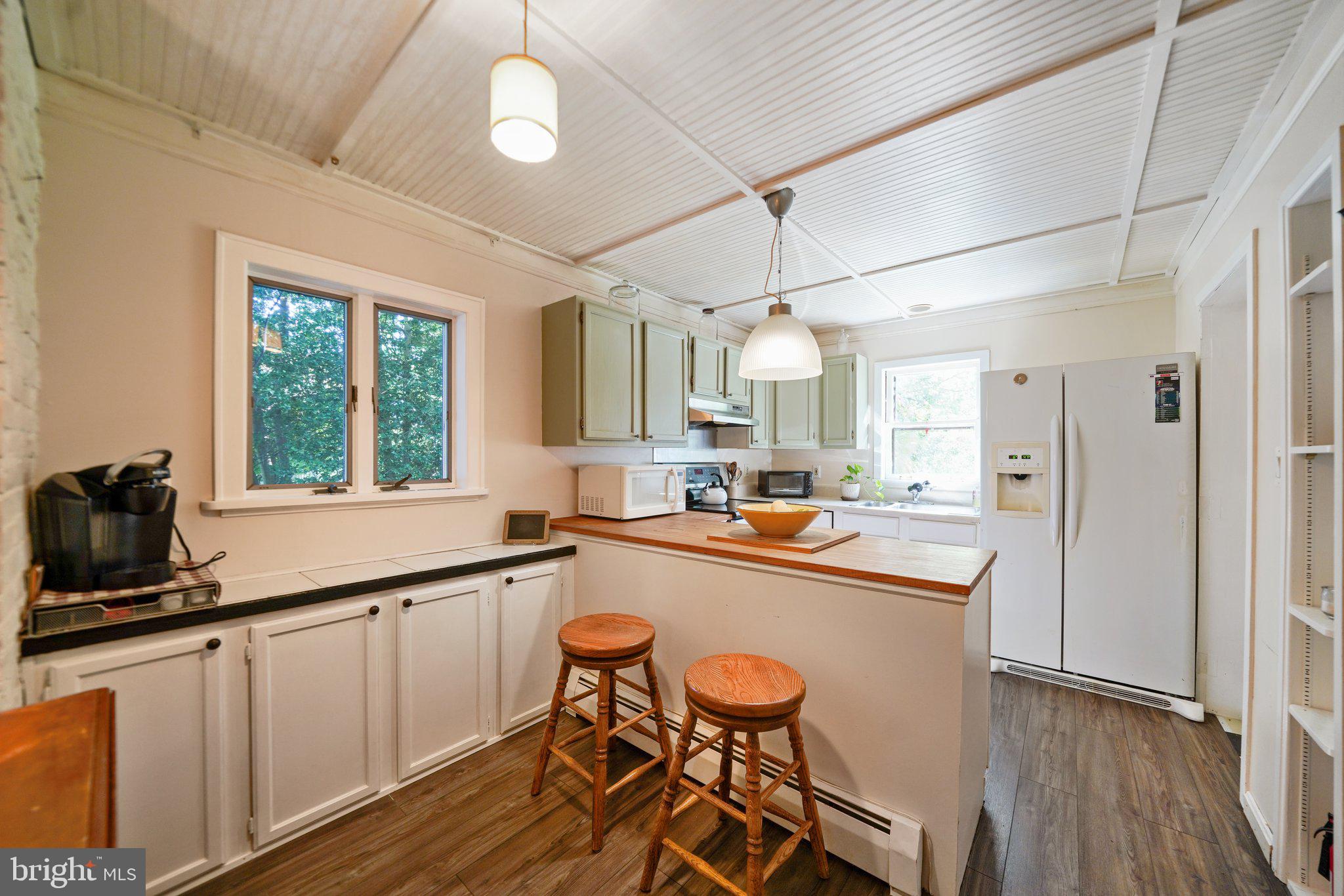 192 Warwick Road Elverson, PA 19520 - Photo 8 of 46 Eat in Kitchen