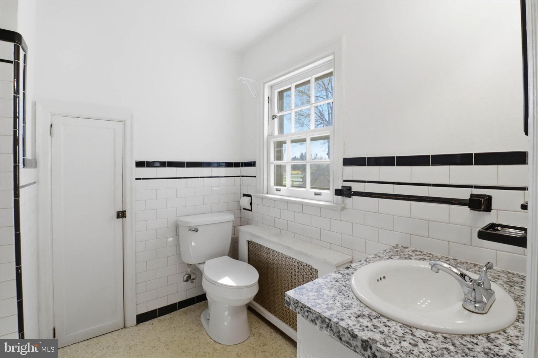 523 Pleasure Road Lancaster, PA 17601 - Photo 17 of 24 a bathroom with a sink toilet and shower