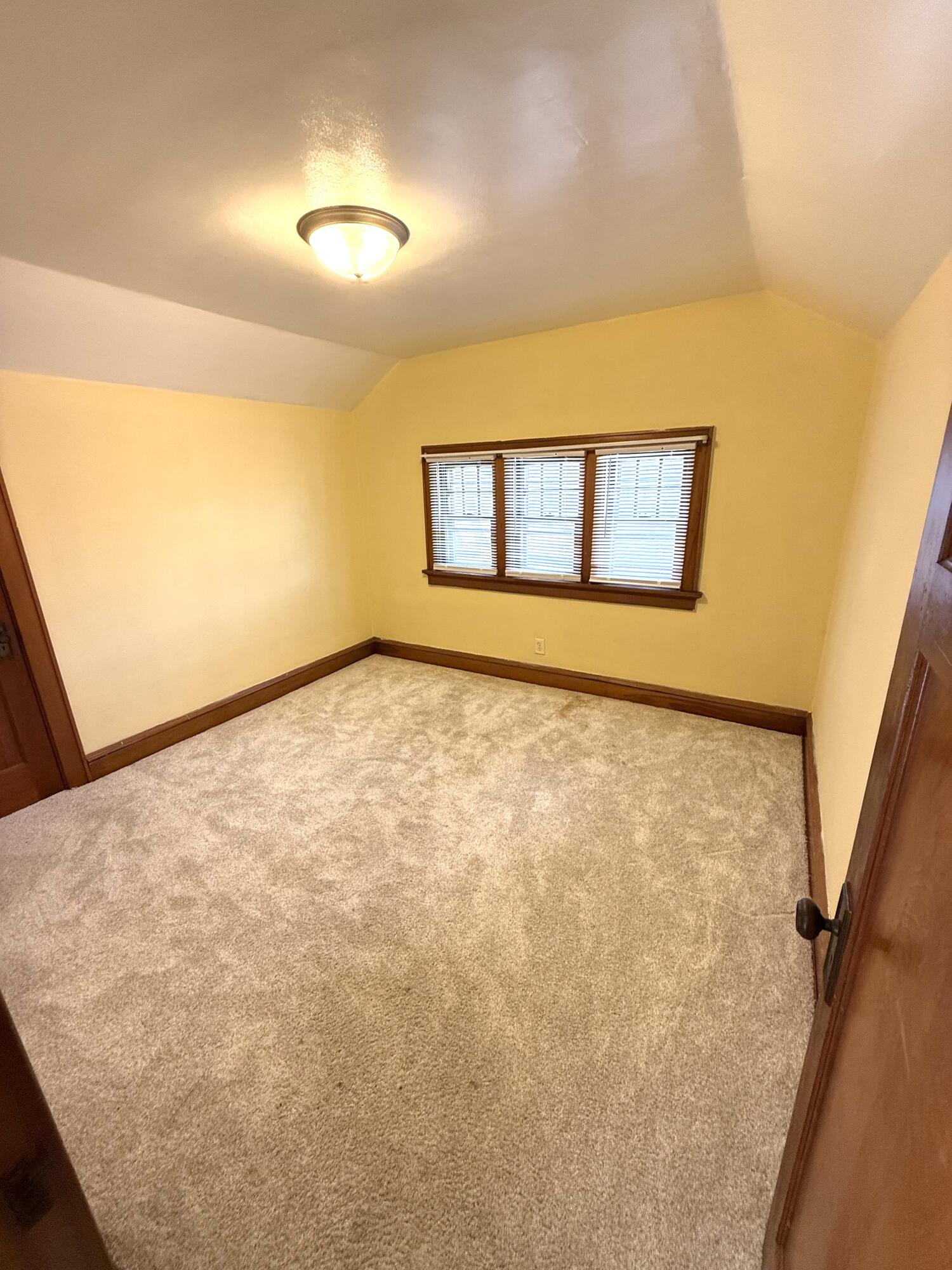 1350 North 55th Street Milwaukee, WI 53208 - Photo 18 of 39 Front Upper BR