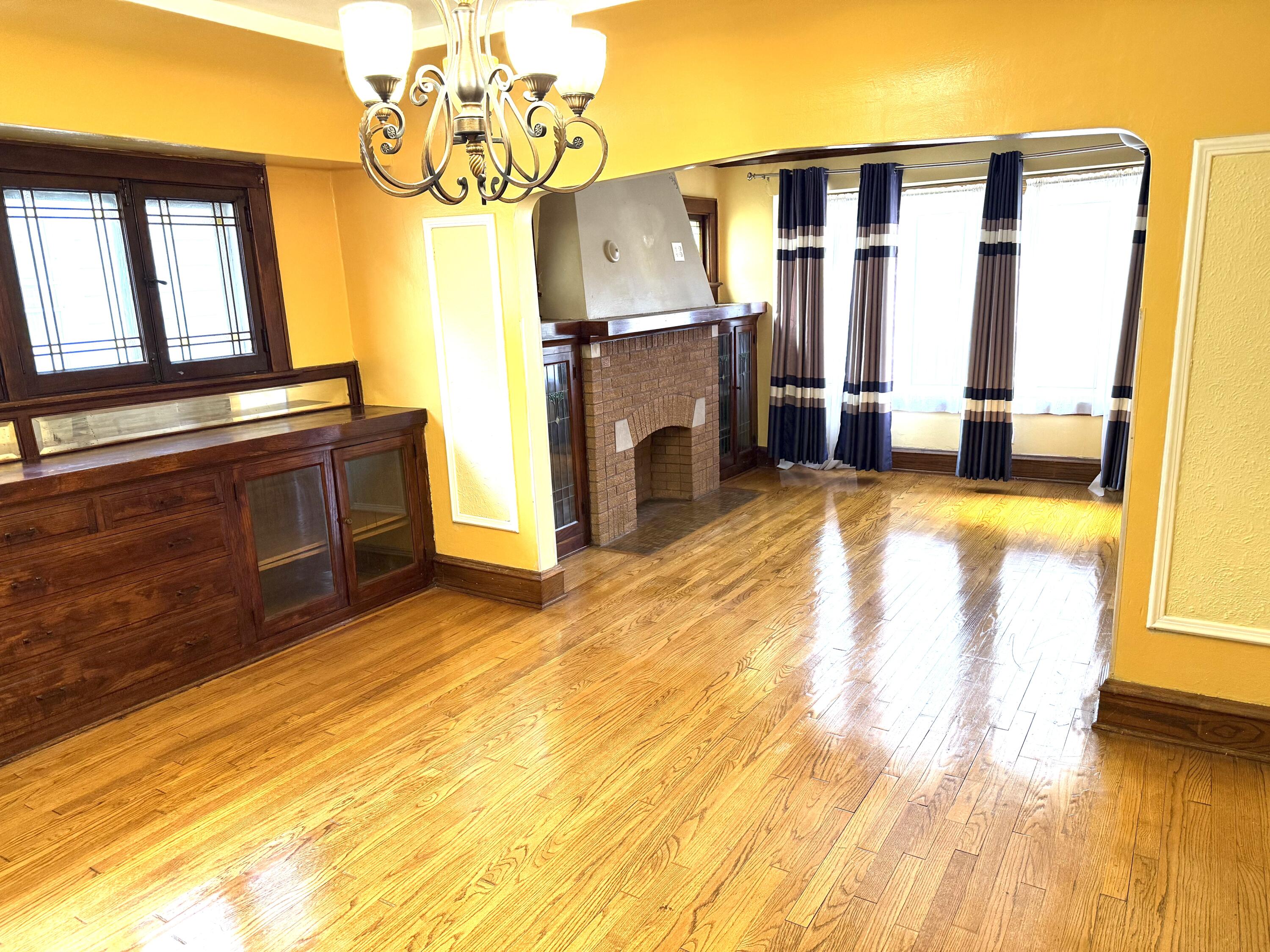 1350 North 55th Street Milwaukee, WI 53208 - Photo 5 of 39 Dining/Living Rooms