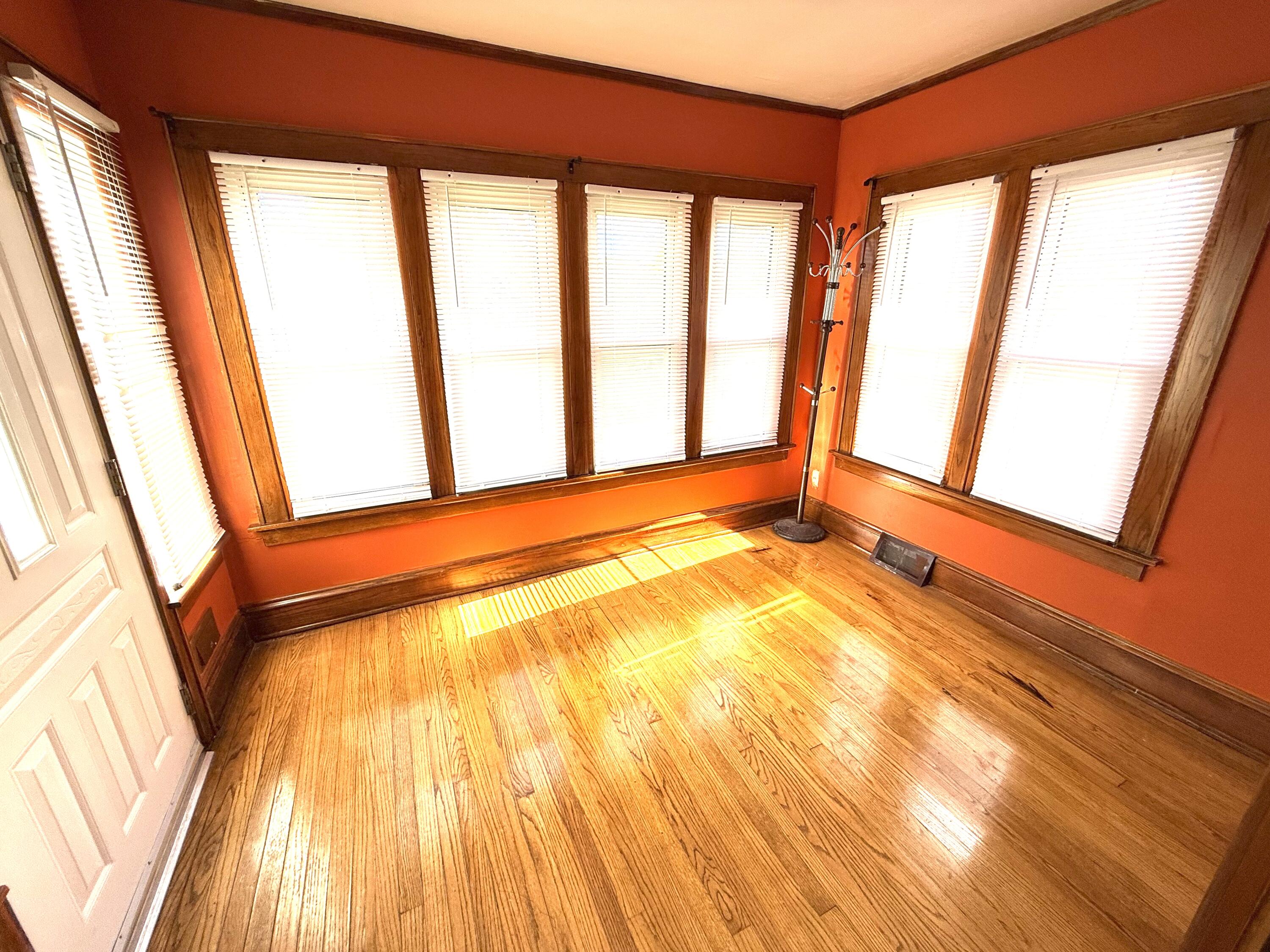 1350 North 55th Street Milwaukee, WI 53208 - Photo 6 of 39 Sun Room