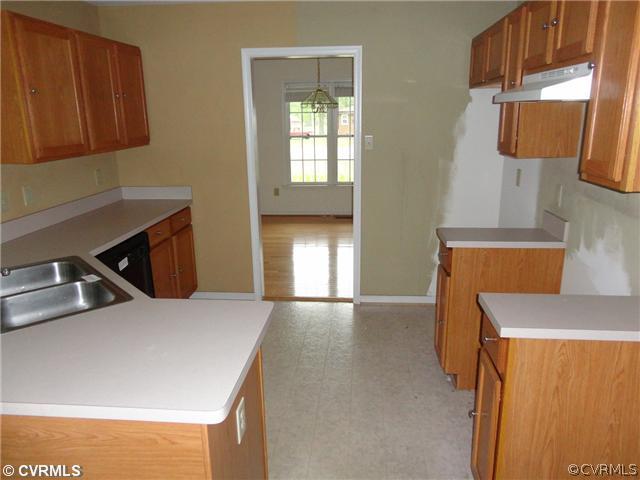 5008 Turner Road North Chesterfield, VA 23234 - Photo 5 of 12 Kitchen