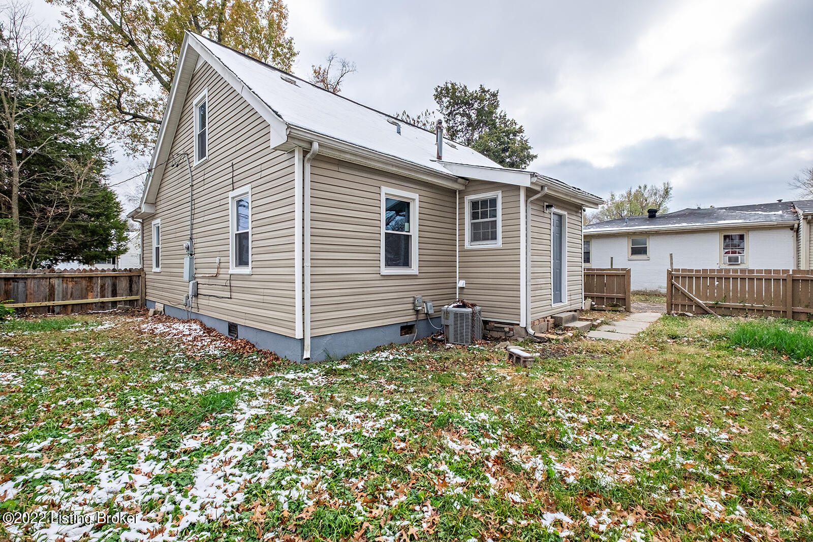 8106 Kerry Road Louisville, KY 40258 - Photo 41 of 45 back of house