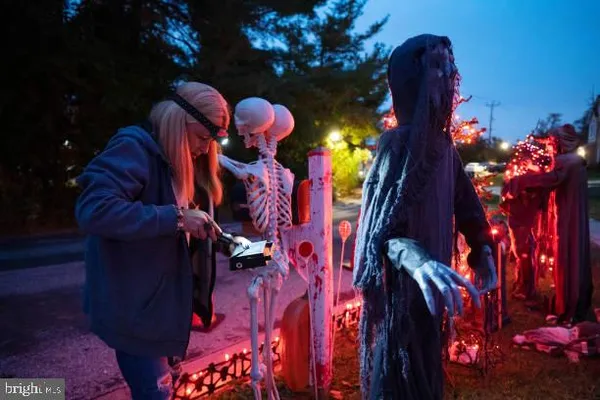 a close up of a statue