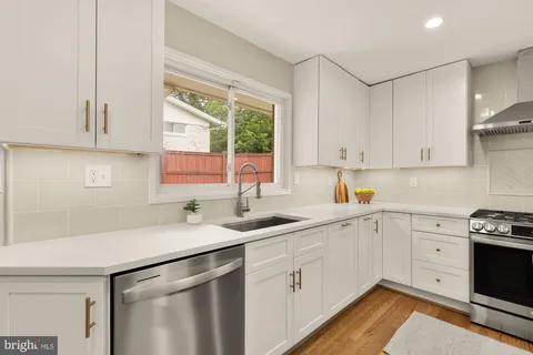 $765,000 | 4147 Taney Avenue, Alexandria, VA 22304