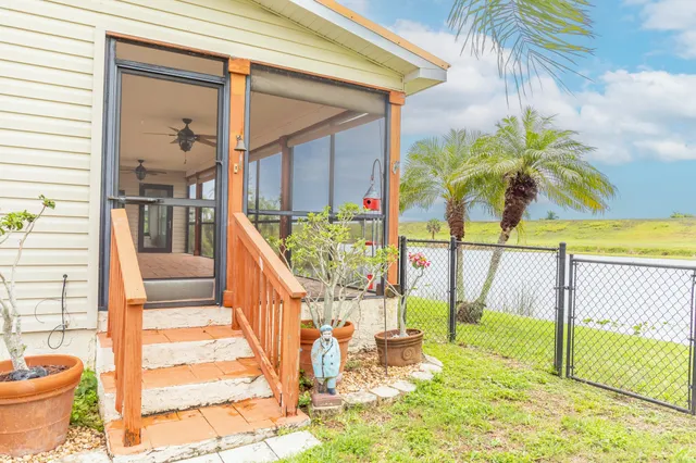 a view of a house with backyard and porch