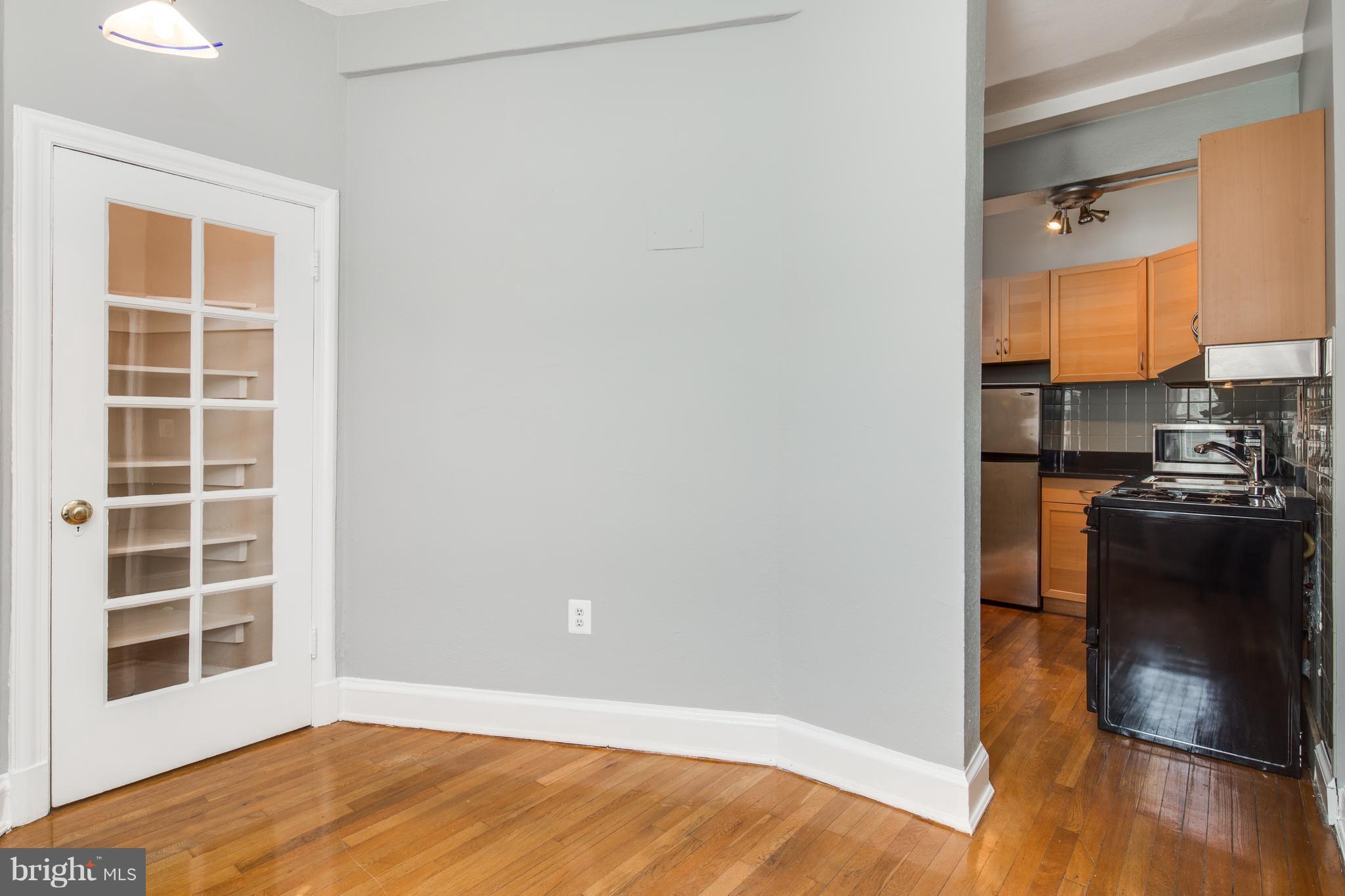 2032 Belmont Road Northwest, Unit 425 Washington, DC 20009 - Photo 7 of 13 Living Room