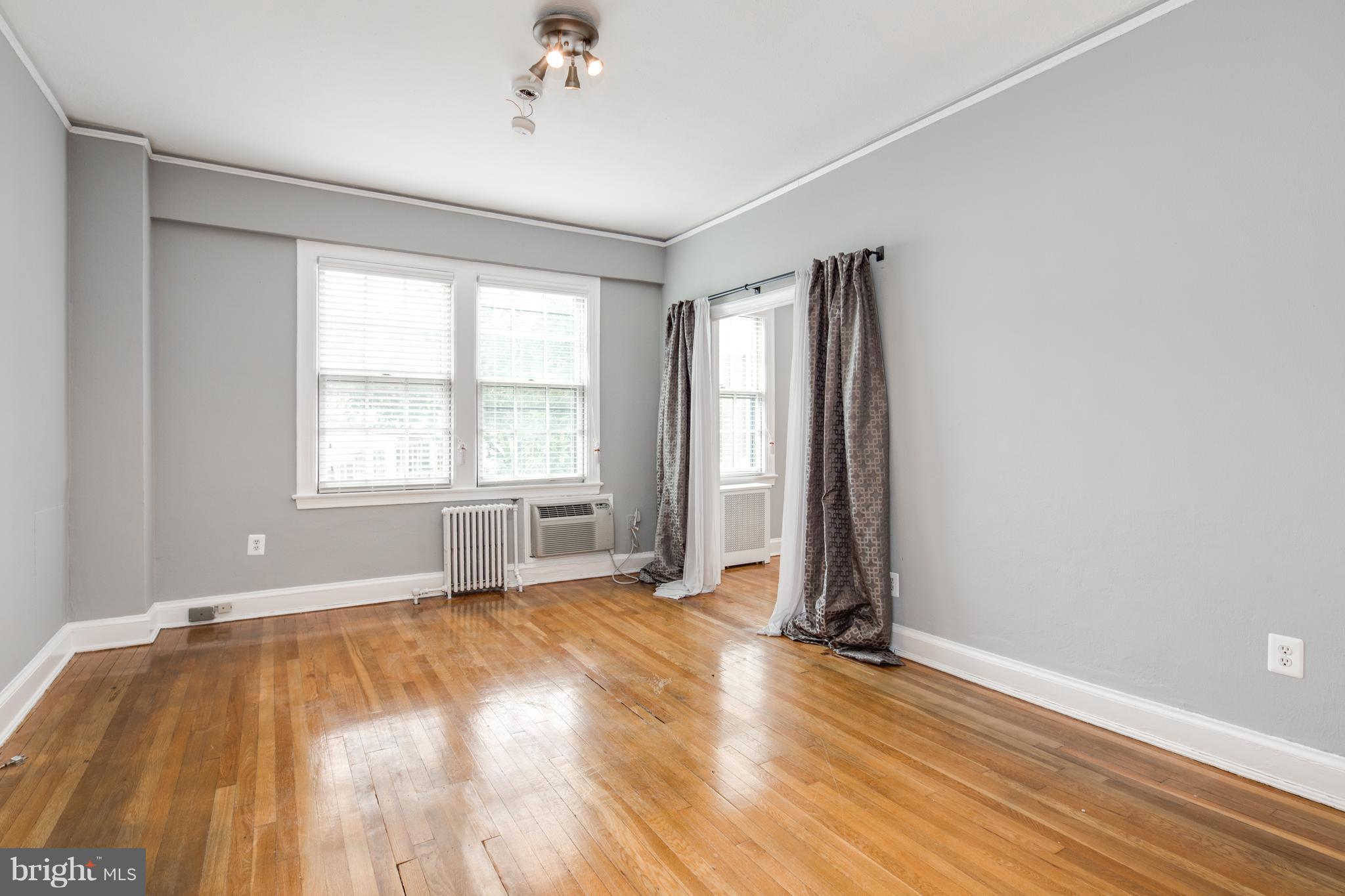 2032 Belmont Road Northwest, Unit 425 Washington, DC 20009 - Photo 9 of 13 Living Room