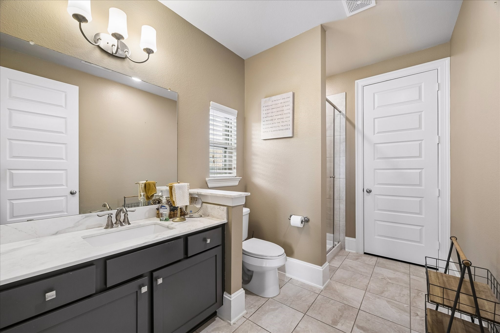 1907 Sapphire Pines Lane Rosenberg, TX 77469 - Photo 20 of 43 BATHROOM 2 - DOWNSTAIRS.