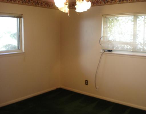 140 Fulton Place Portland, TX 78374 - Photo 9 of 10 an empty room with a window