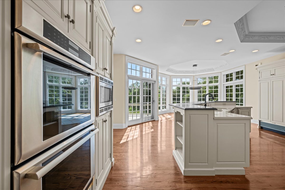 36W555 Stoneleat Road St. Charles, IL 60175 - Photo 20 of 76 Gallery Image 20