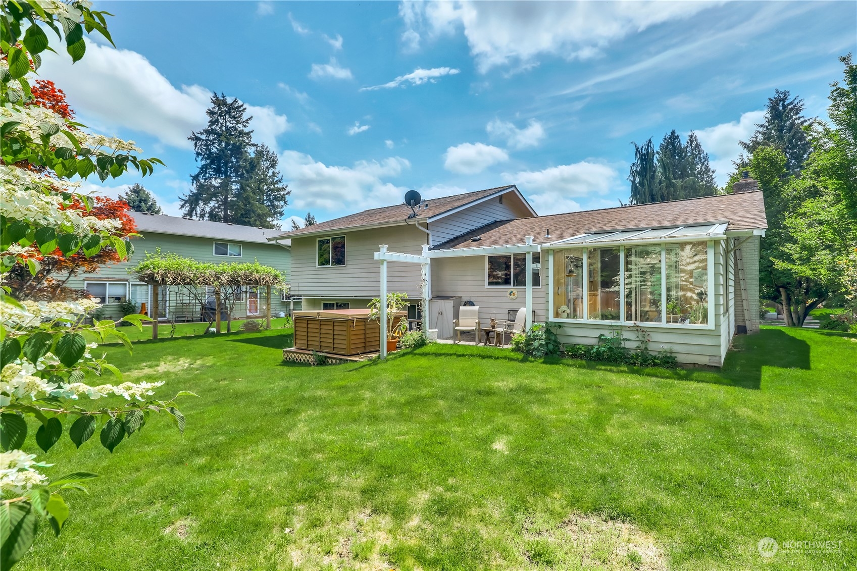 10542 Northeast 201st Street Bothell, WA 98011 - Photo 31 of 32 Gallery Image 31