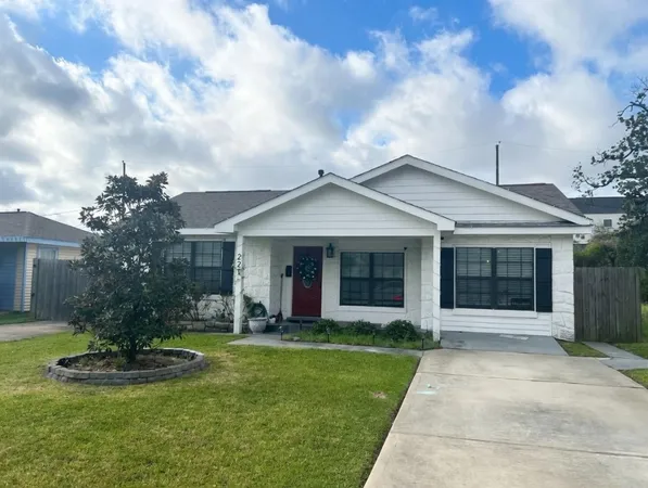 $2,450 | 221 Hyta Street, Houston, TX 77018
